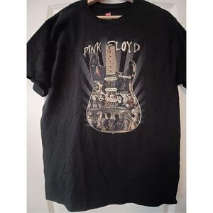 Pink Floyd Men's T-shirt size Medium